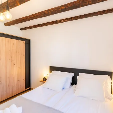 Basic Old House * Vir