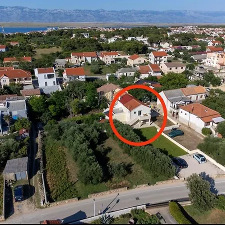 Basic Old House Apartament Vir
