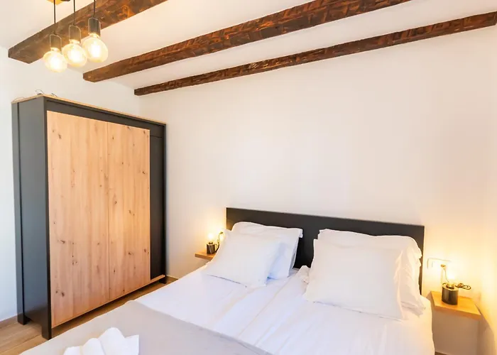 Basic Old House * Vir