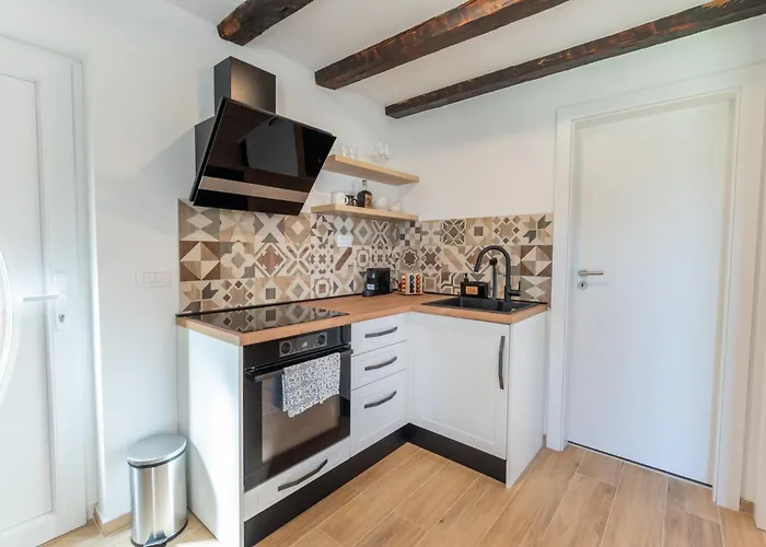 Apartman Basic Old House Vir