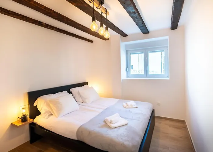 Basic Old House * Vir